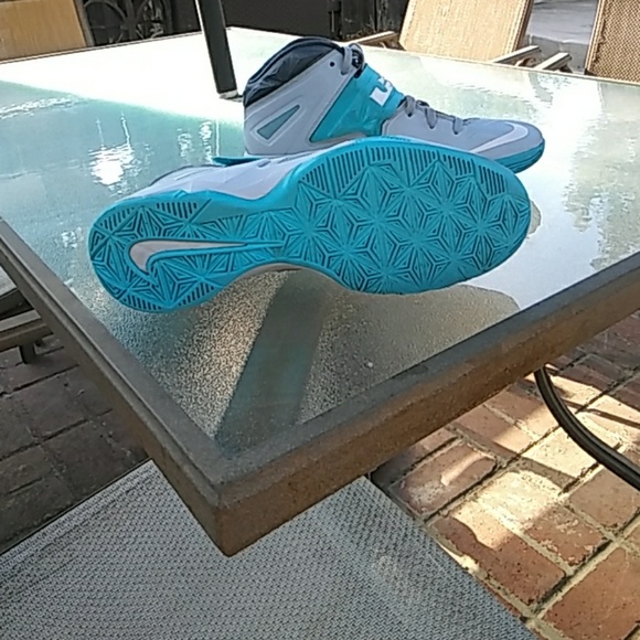 Nikes LeBron James they are authentic!!! Worn once main image 5